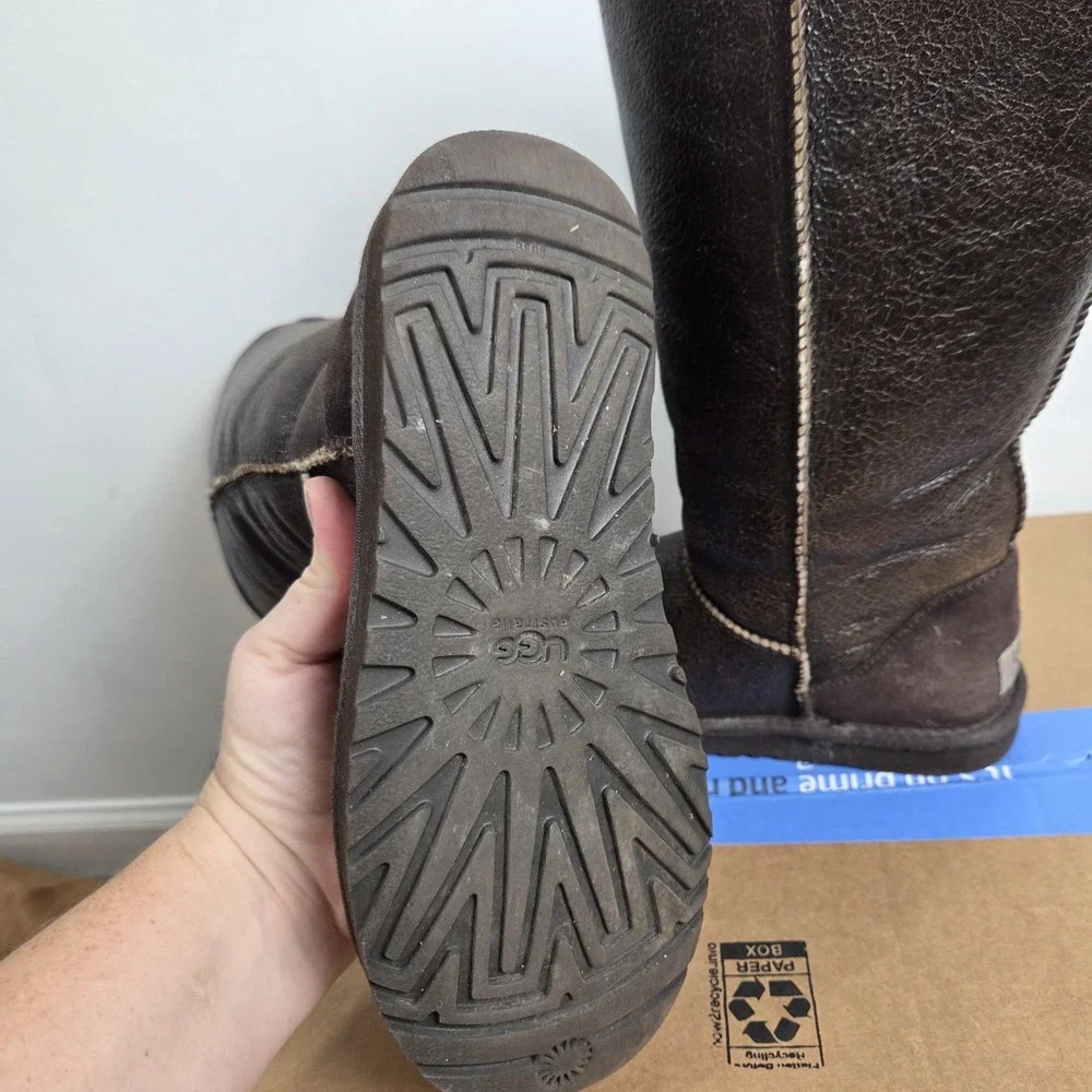 Uggs Tall Bomber 5804 Brown Leather Sheepskin‎ Lined Womens 6 Boots Warm Winter